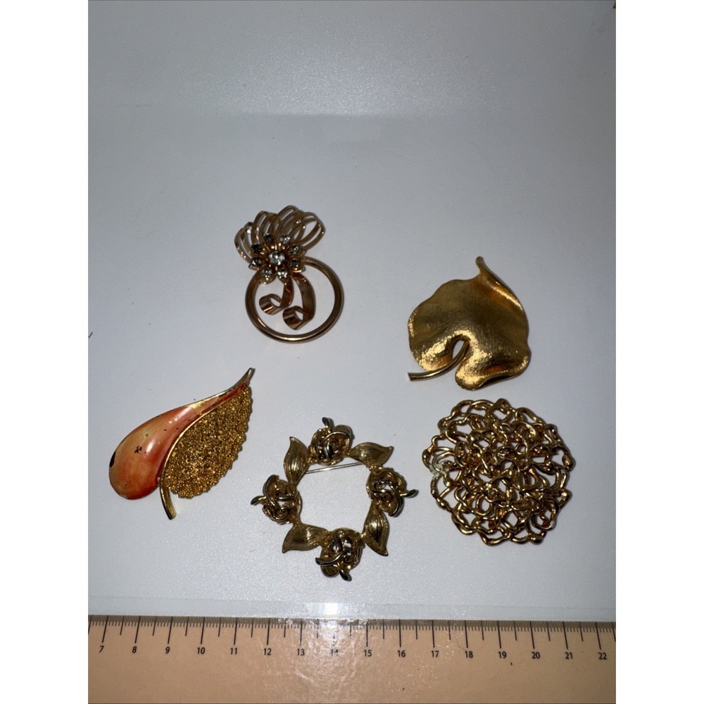 Lot Of (5) Gold Toned Brooches RSK Sarah Cov Napier And‎ Others Unmarked